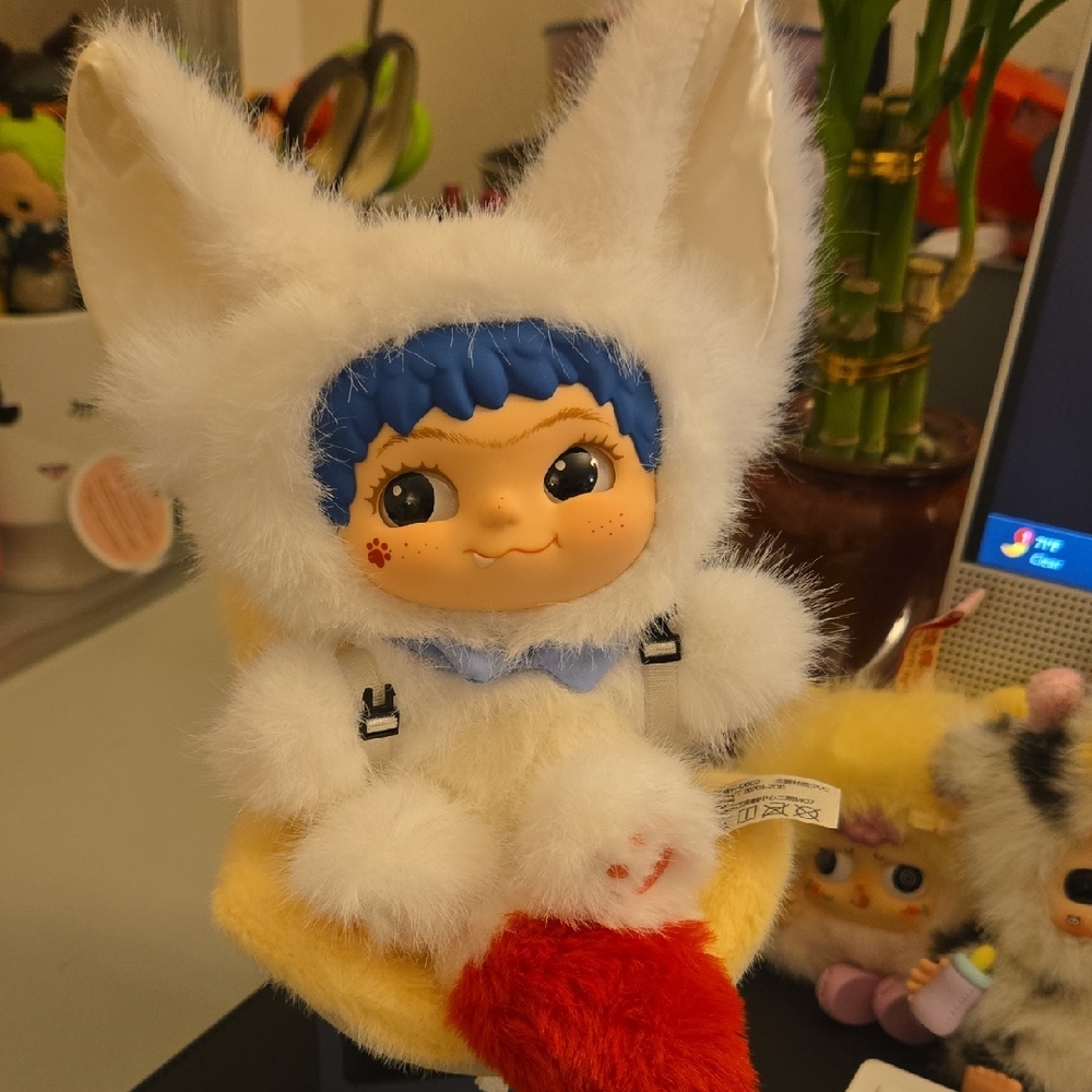 Wakuku Fox plush doll from the Trick or Treat series. 